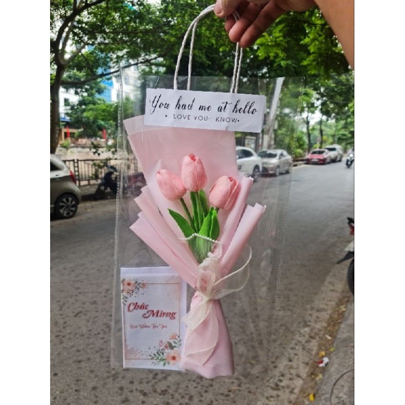 Hoa sáp quà tặng kèm túi và thiệp <hoa va giấy gói  mầu  ngẫu nhiên>