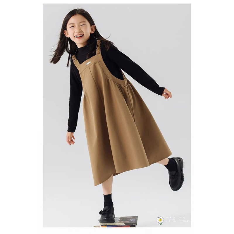 Set váy yếm 2 dây kết hợp áo giữ nhiệt Hisun màu nâu đen cho bé gái size từ 14-45 cân