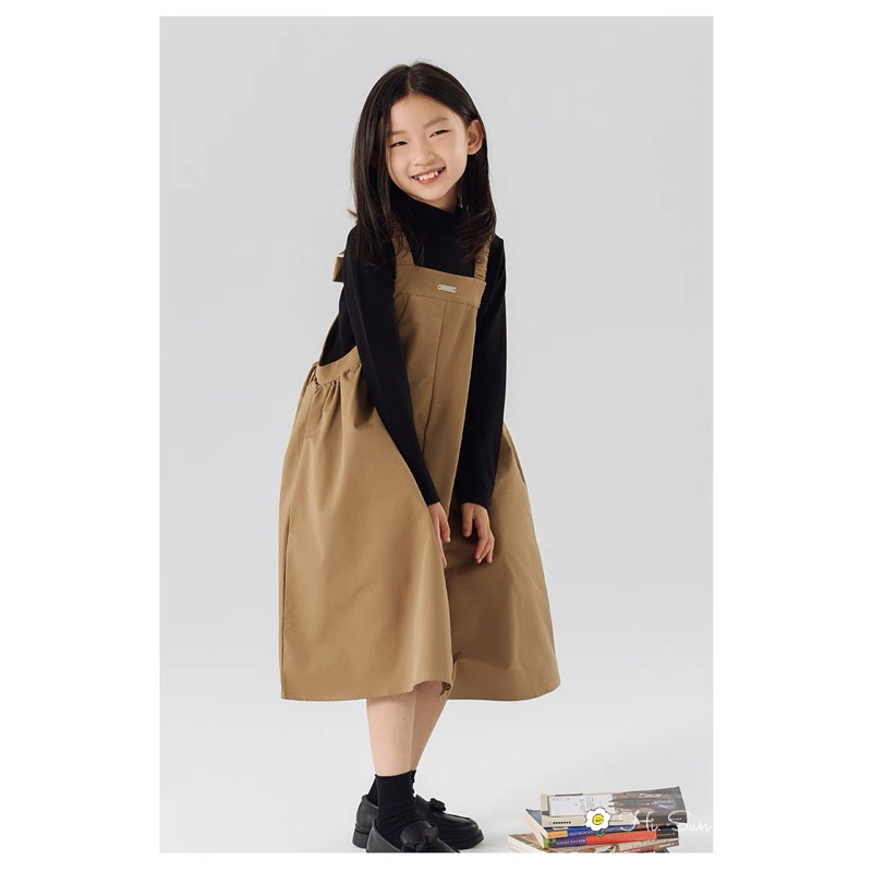 Set váy yếm 2 dây kết hợp áo giữ nhiệt Hisun màu nâu đen cho bé gái size từ 14-45 cân