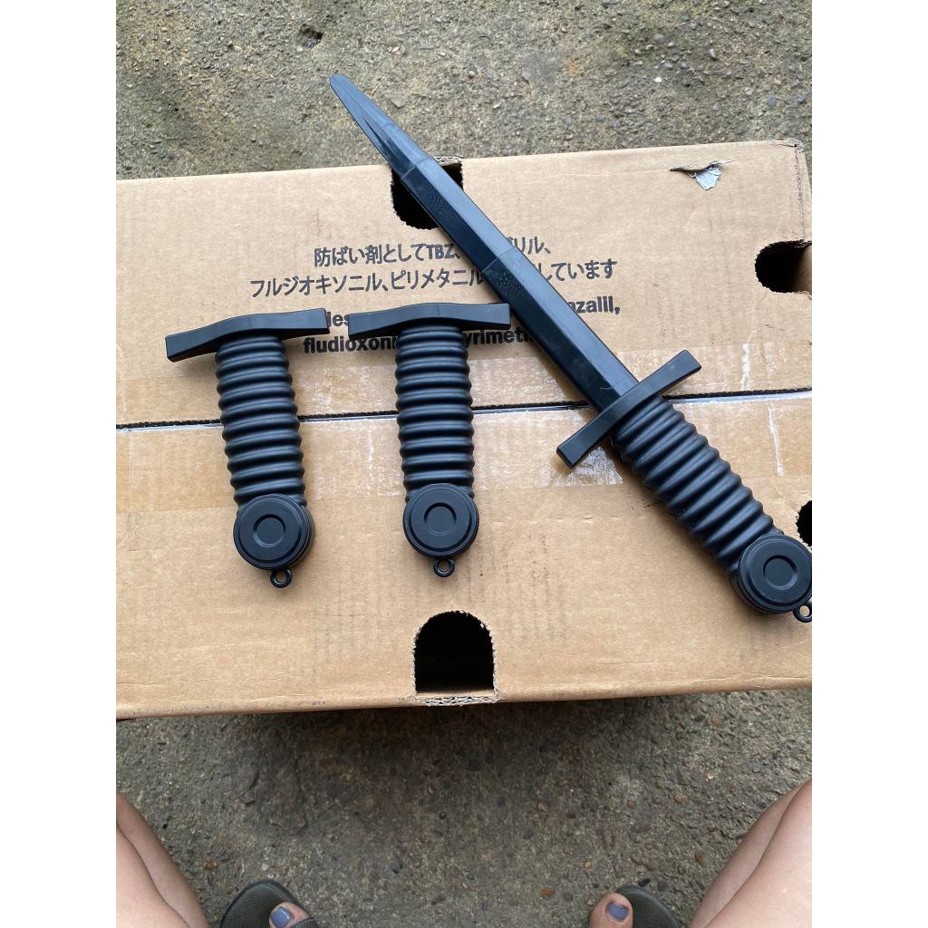 KIẾM NHỰA RÚT GỌN, KIẾM CÀ RỐT, KIẾM CÀ RỐT 3D CÓ PHẢN QUANG PHÁT SÁNG VÀO BUỔI TỐI AN TOÀN VUI NHỘN