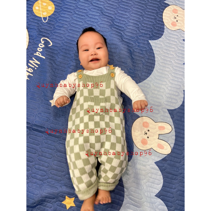 Yếm kẻ caro cho bé