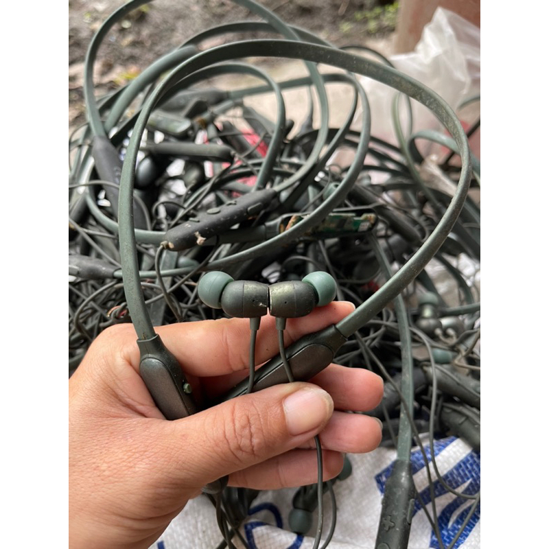 Combo 2 xác tai nghe bluetooth mozard Z702  tai nghe hư - lỗi