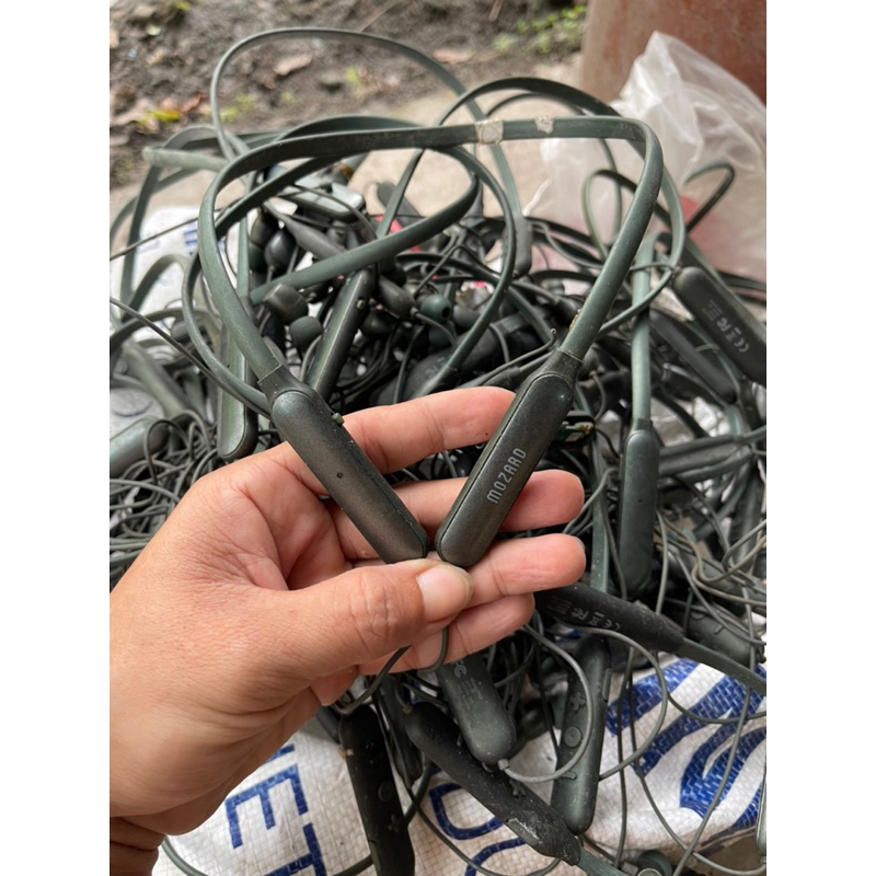 Combo 2 xác tai nghe bluetooth mozard Z702  tai nghe hư - lỗi