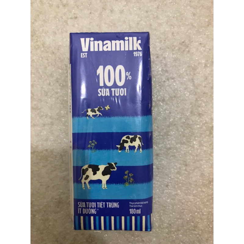 Hộp sữa tươi ít đường Vinamilk 180ml