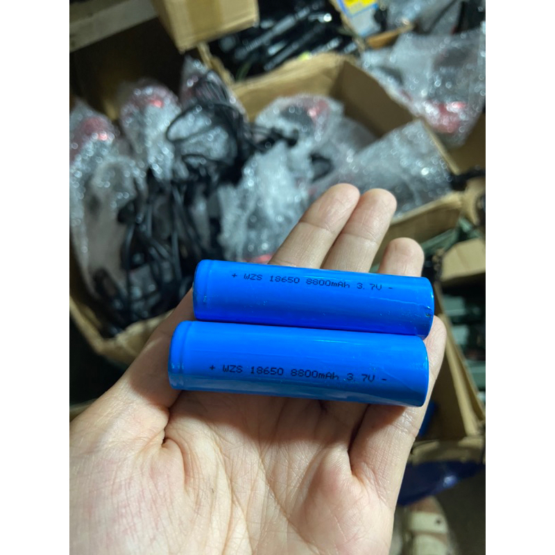 Pin sạc 18650 dung lượng 6800mAh 3.7V  va 8800mAh dùng cho đèn pin cầm tay, quạt sạc tích điện USB