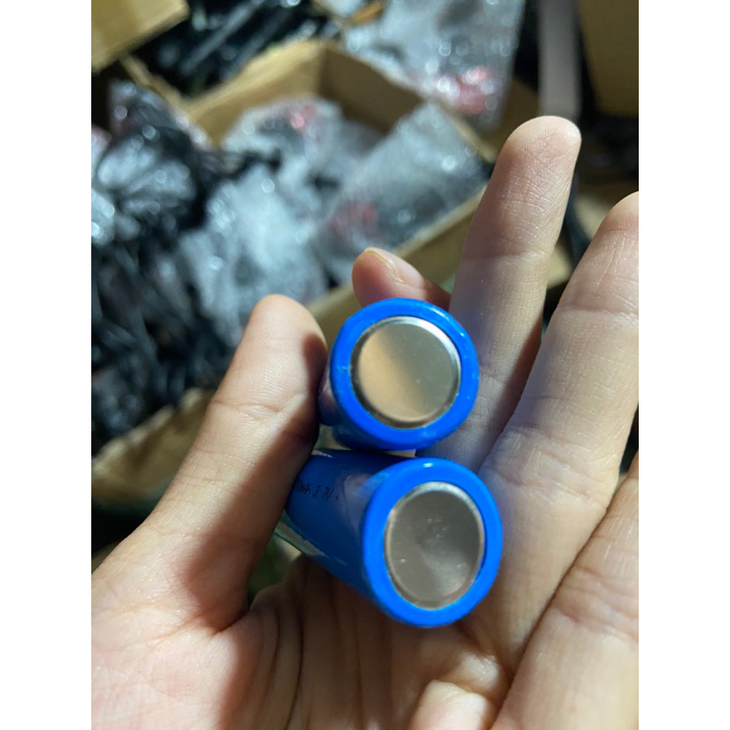 Pin sạc 18650 dung lượng 6800mAh 3.7V  va 8800mAh dùng cho đèn pin cầm tay, quạt sạc tích điện USB