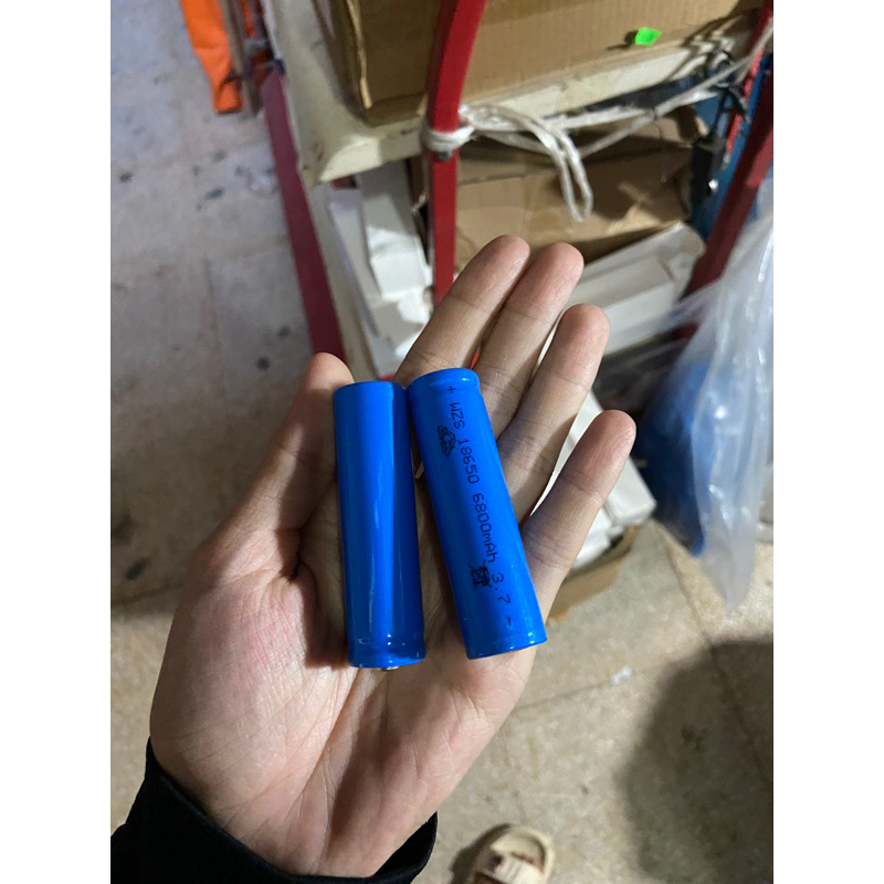 Pin sạc 18650 dung lượng 6800mAh 3.7V  va 8800mAh dùng cho đèn pin cầm tay, quạt sạc tích điện USB