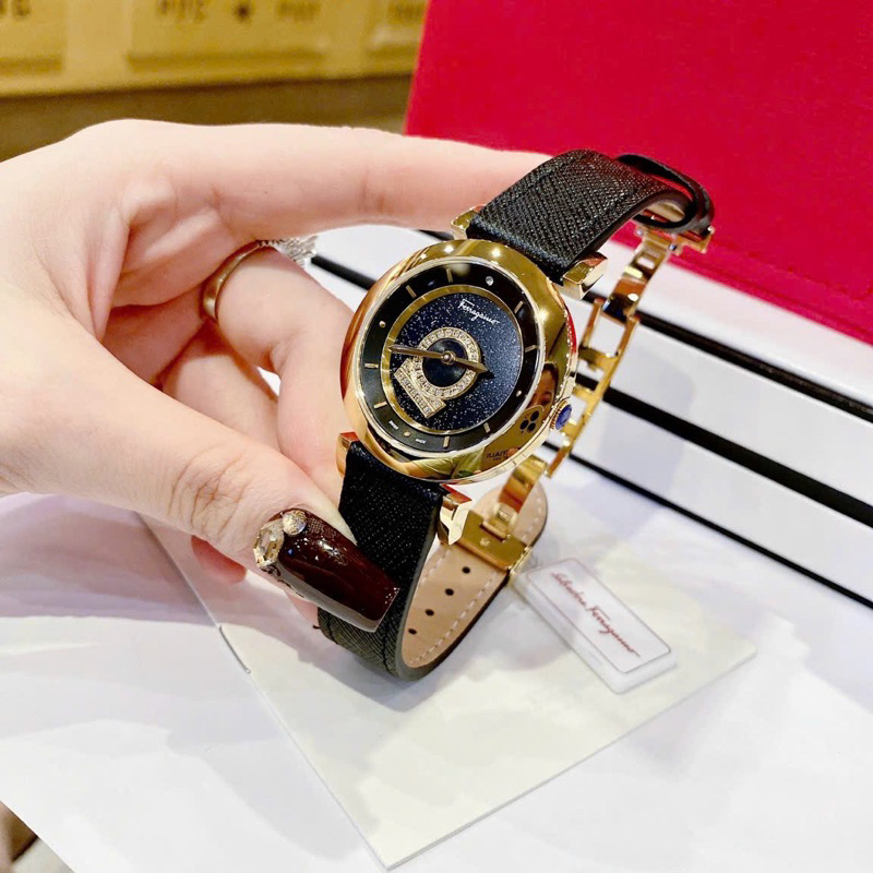 Đồng hồ nữ Salvatore Ferragamo dây da đen