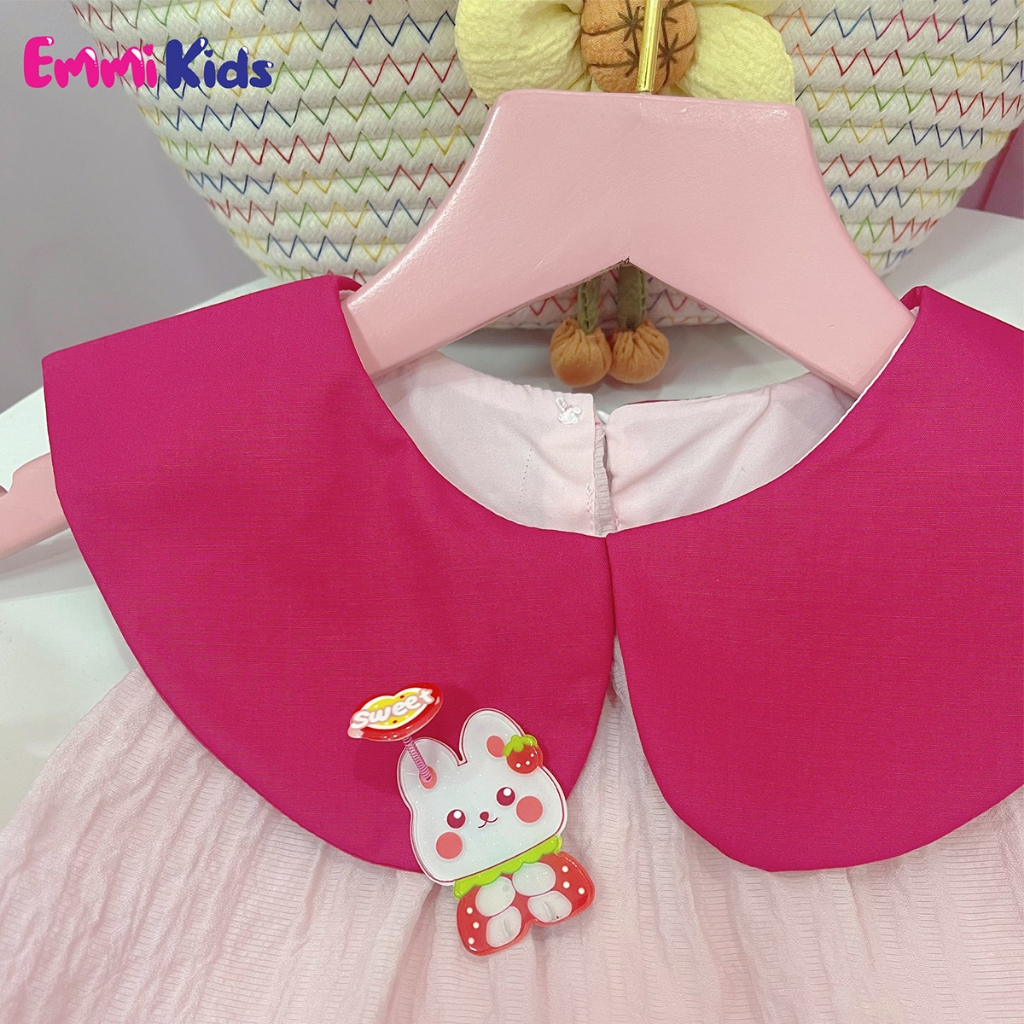 Đầm yếm kẹp gấu dâu, EMMIKIDS A52, Váy bé gái dễ thương.
