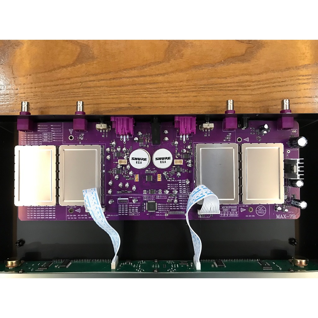 Micro không dây Shure UGX23 Plus ĐỜI ĐẦU 4 hộp sóng lớn - 2 tụ lớn (tự ngắt - cảm biến gia tốc - khoá đầu thu) ugx 23
