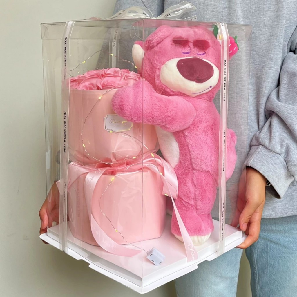 Hoa sáp gấu dâu lotso kèm đèn nháy và hộp đựng trong suốt xịn sò