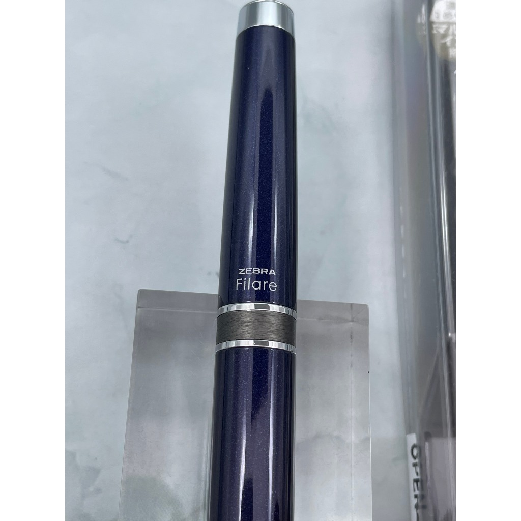 Bút bi Zebra - 385.98292
