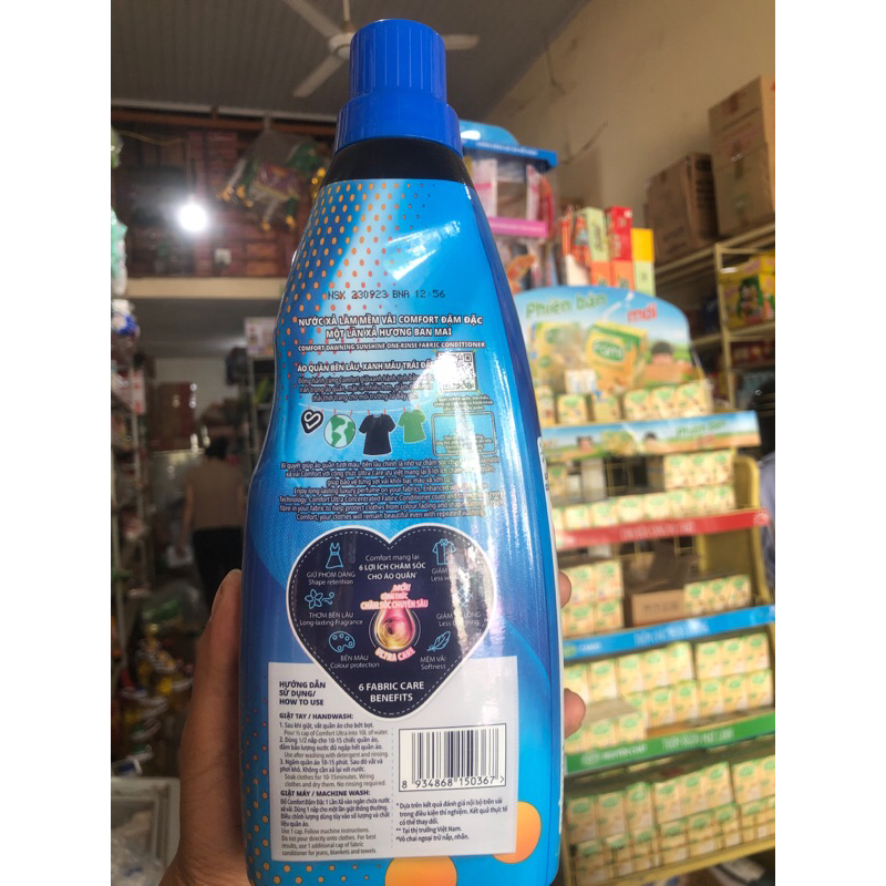 XẢ VẢI COMFORT HƯƠNG BAN MAI 800ml