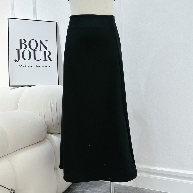 Chân váy đen dài