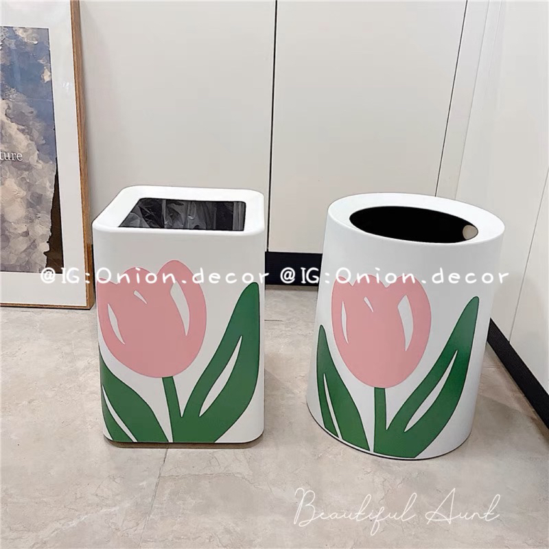 Thùng rác hoa tulips treo cánh cửa để bàn