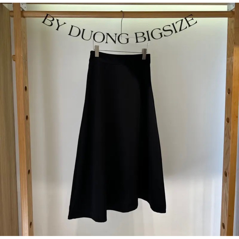 Chân váy đen dài