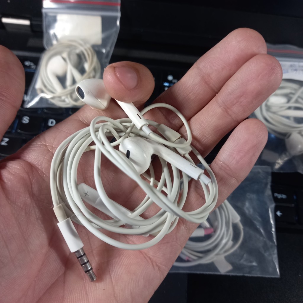 Tai nghe zin cũng Chính Hãng