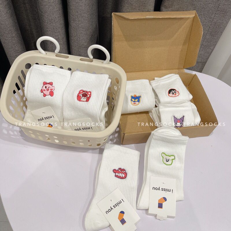 Tất trắng cao cổ thêu hình Losto Shin