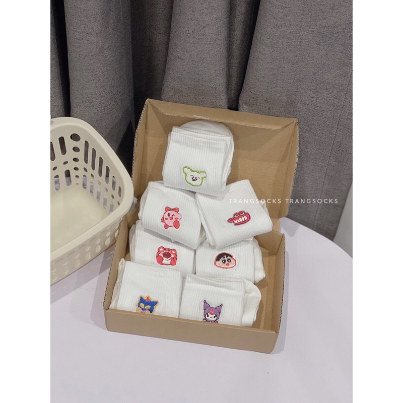 Tất trắng cao cổ thêu hình Losto Shin