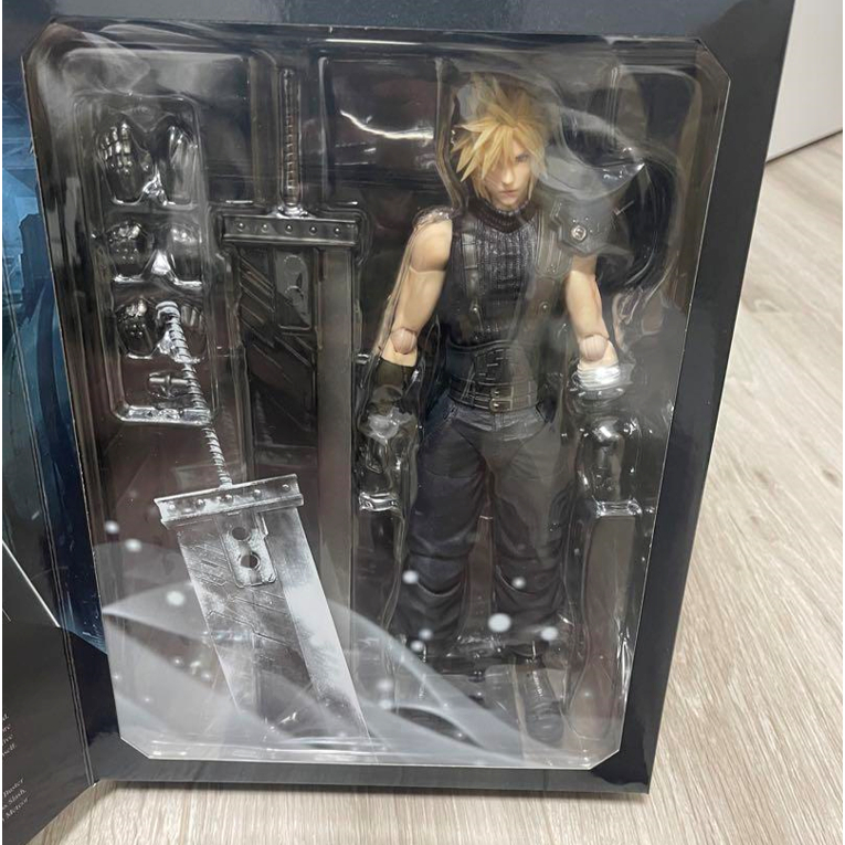 Mô hình Cloud Strife Version 2 Final Fantasy VII Remake - Play Arts Kai Square Enix