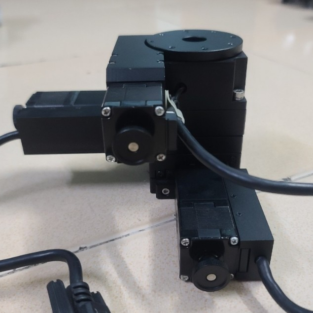 Tinh chỉnh 3 trục XYR, size 60x60 dùng động cơ.