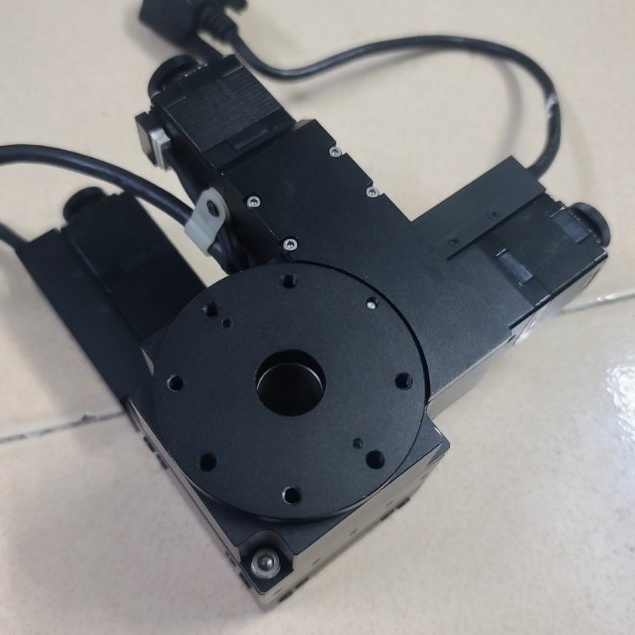 Tinh chỉnh 3 trục XYR, size 60x60 dùng động cơ.