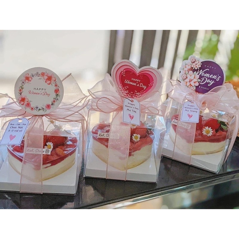 Hộp đựng bánh Mica tim có quai xách