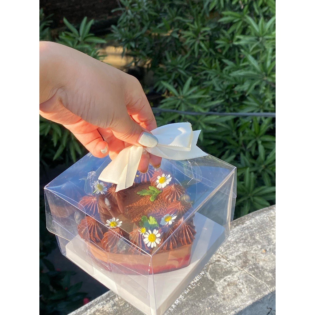 Hộp đựng bánh Mica tim có quai xách