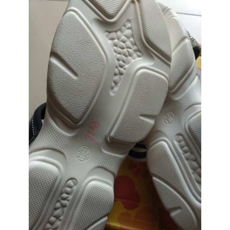 Dép trẻ em size 33