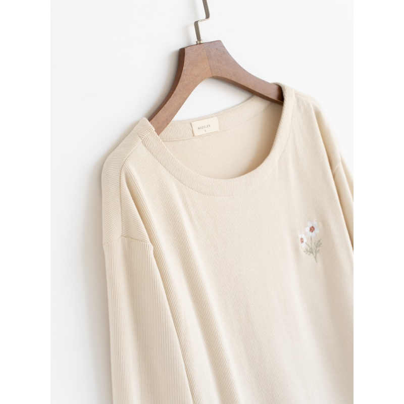 Áo sweater dài tay kem thêu daisy MADELEN