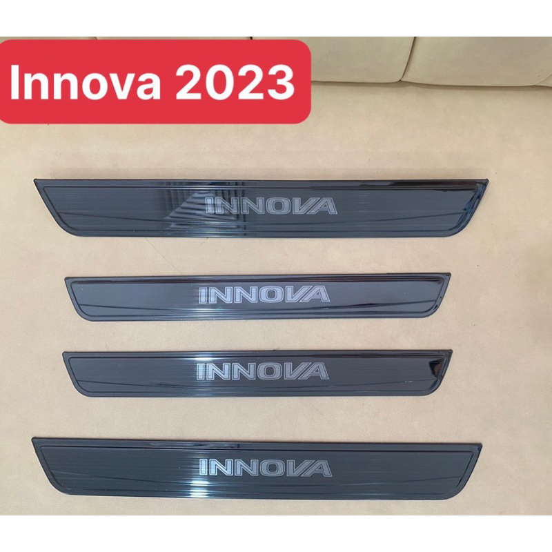 Ốp bậc chân, nẹp bước chân Toyota Innova Cross 2023 2024 titan cao cấp