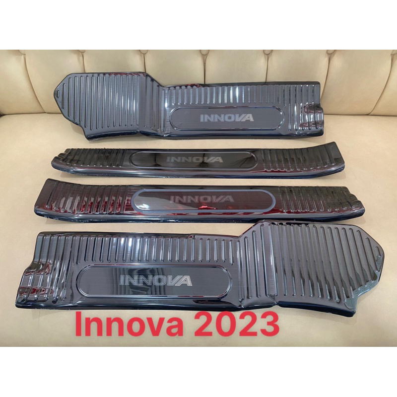 Ốp bậc chân, nẹp bước chân Toyota Innova Cross 2023 2024 titan cao cấp