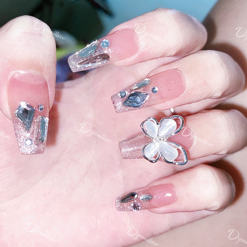 Nailbox móng tay giả đính đá ảnh thật