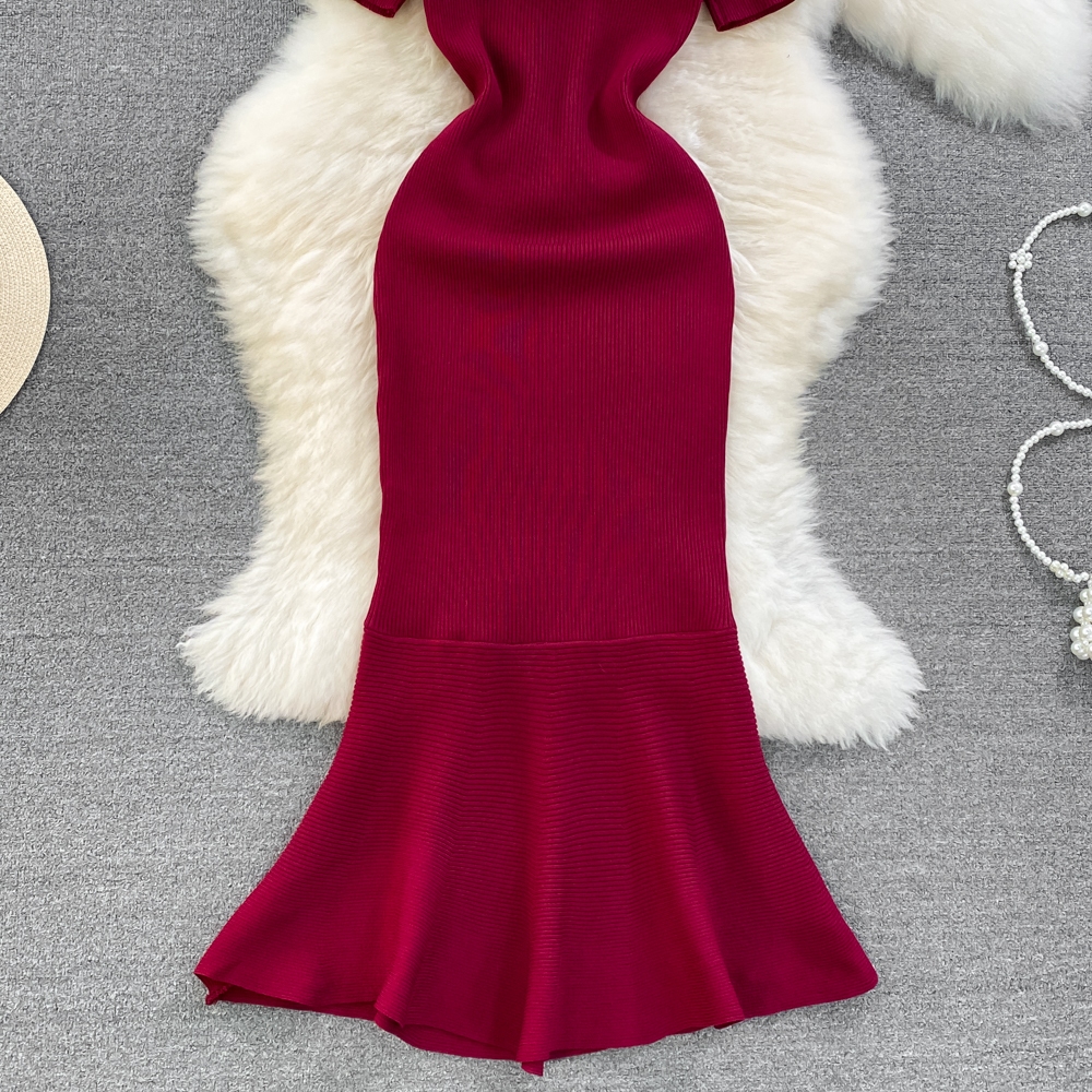 Đầm len trễ vai kiểu Pháp xoè đuôi cá