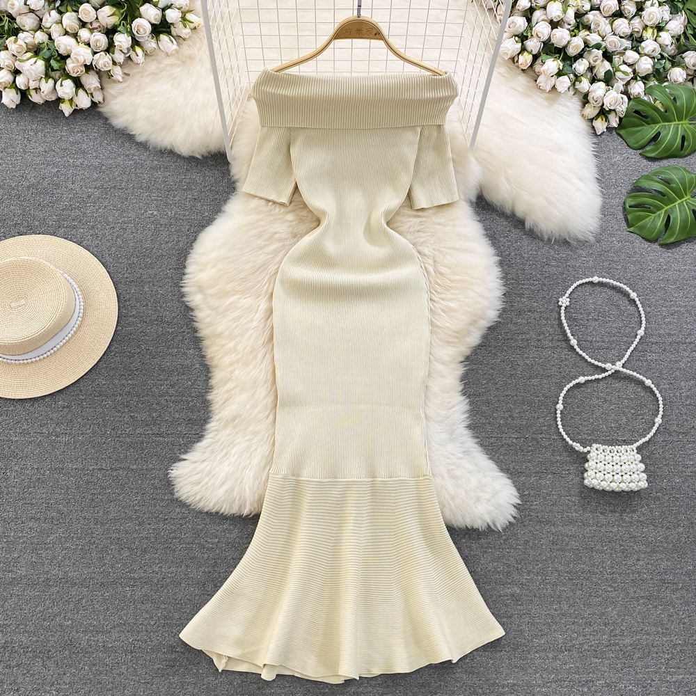 Đầm len trễ vai kiểu Pháp xoè đuôi cá