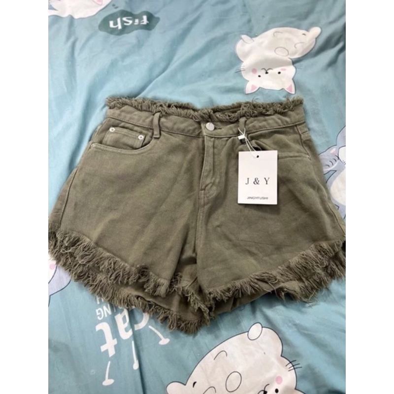 quần jean xanh(chat cho mình để mua với giá 50k)