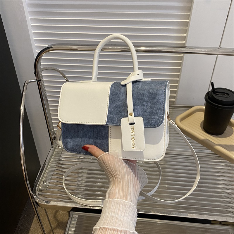 Túi đeo chéo hình hộp thiết kế màu tương phản mới 2023 cho nữ size 21x15x7cm PT15
