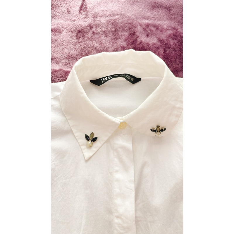 🍁⭐️🍂 Áo Sơ mi Zara trắng đính đá size S xinh ôi là xinh, vì treo tủ nhiều nên áo có ố vàng góc dưới phải sẽ fixx thêm ạ