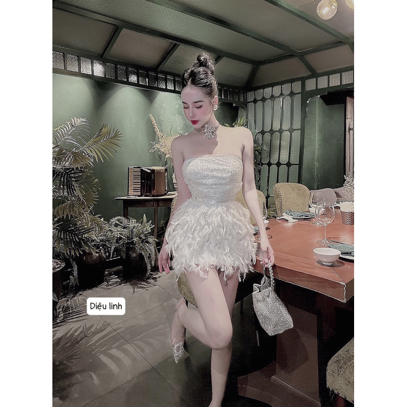 Váy body quây ngọc phối chân lông vũ sang chảnh