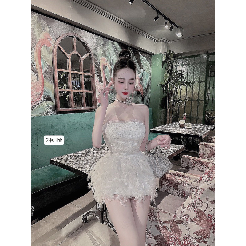 Váy body quây ngọc phối chân lông vũ sang chảnh