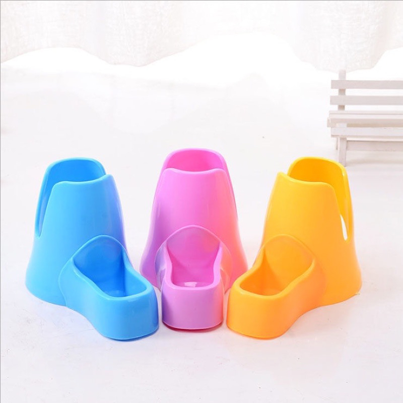 Đế nước nhựa hamster - chân đế giữ bình nước cho hamter