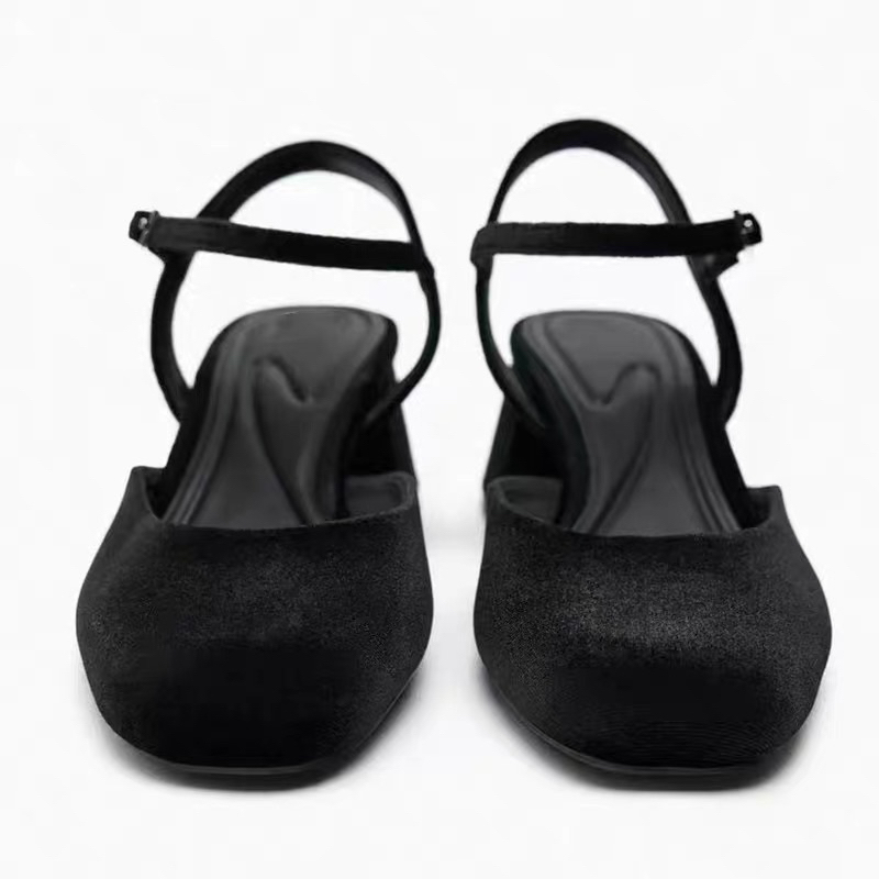 ORDER 🌿 ZR Giày gót vuông mũi tròn da trơn kem và đen