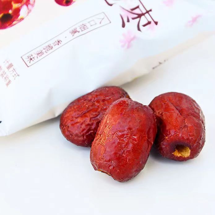 0.5kg Táo đỏ Tân Cương giòn tan không hạt gói nhỏ xinh, tiện lợi