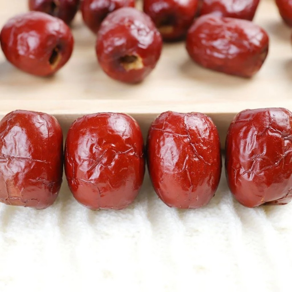 0.5kg Táo đỏ Tân Cương giòn tan không hạt gói nhỏ xinh, tiện lợi