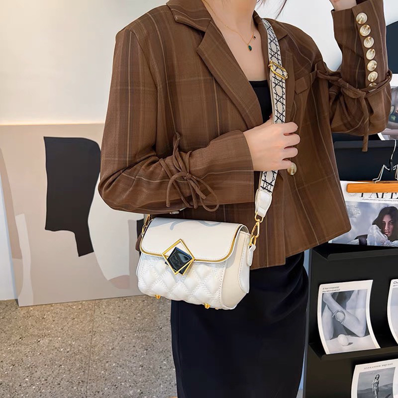 Túi Đeo Chéo Hình Vuông Nhỏ Thêu Họa Tiết Phong Cách Hàn Quốc Thời Trang Cho Nữ | 20K STORE