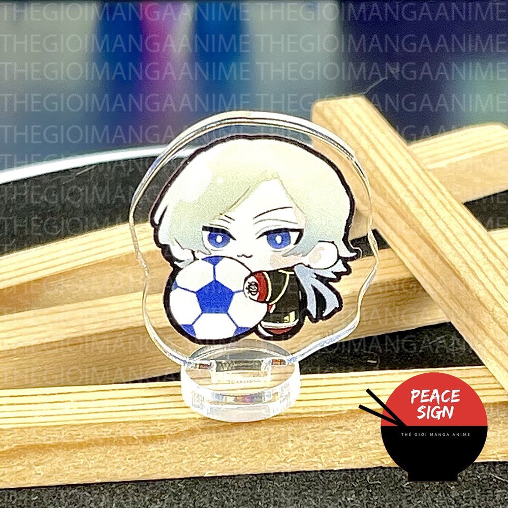Mô hình standee BLUE LOCK ver LÙN ÔM BÓNG mica chibi arcylic anime Tiền Đạo Số 1 trưng bày xinh xắn