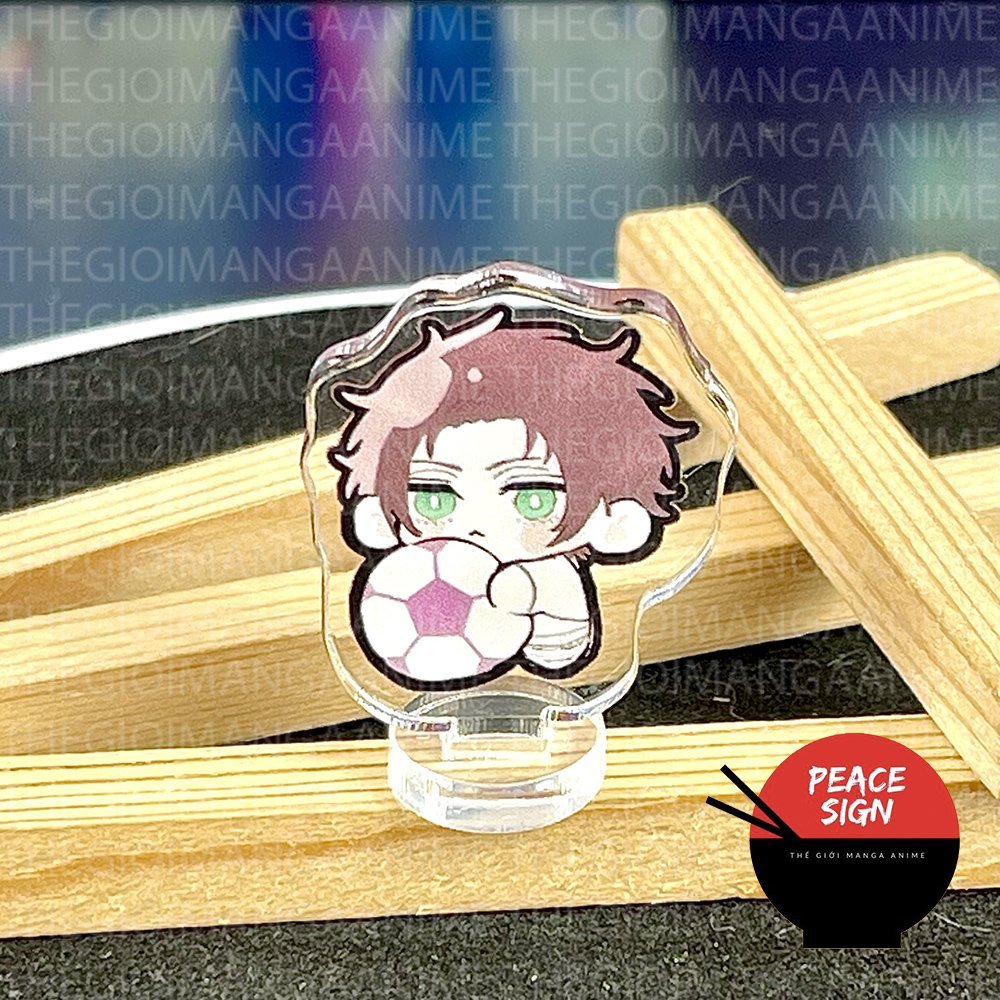 Mô hình standee BLUE LOCK ver LÙN ÔM BÓNG mica chibi arcylic anime Tiền Đạo Số 1 trưng bày xinh xắn