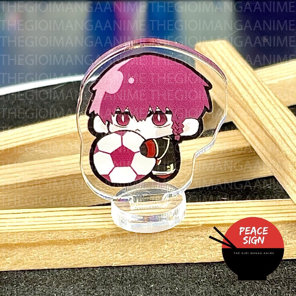 Mô hình standee BLUE LOCK ver LÙN ÔM BÓNG mica chibi arcylic anime Tiền Đạo Số 1 trưng bày xinh xắn