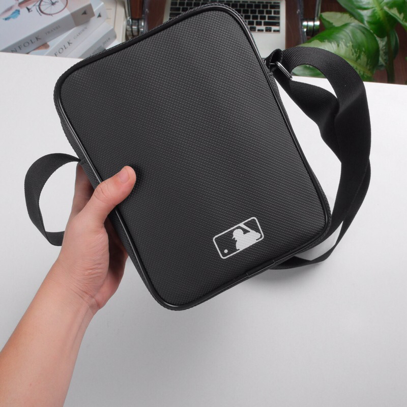 Túi MLB đeo chéo nam nữ chất liệu da PU chống thấm nước dáng vuông size 23 x 18 - Túi MLB thời trang BÁNH MÌ STORE
