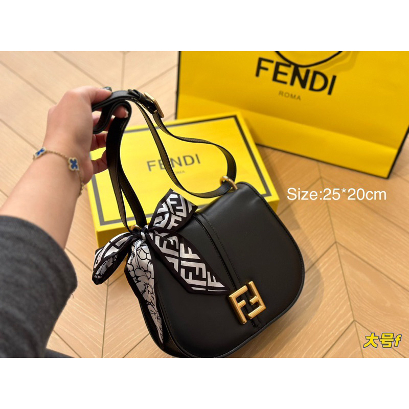 Túi xách Fendi size 20cm